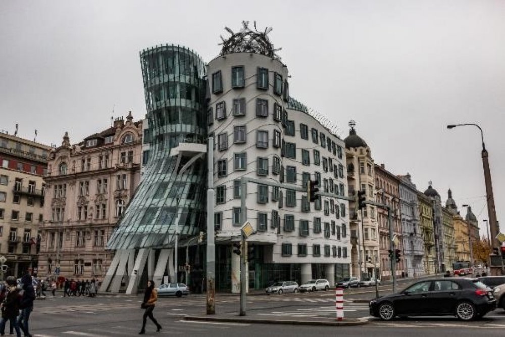 Babí léto ve znamení výprav za ikonickou českou architekturou